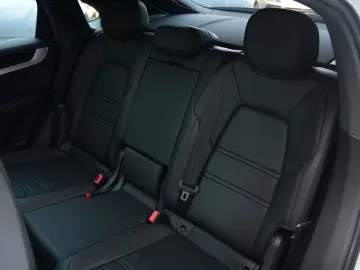 E-Hybrid Coupé PDISPLAY-ACC-LUFTF-PANO-BOSE-22RS