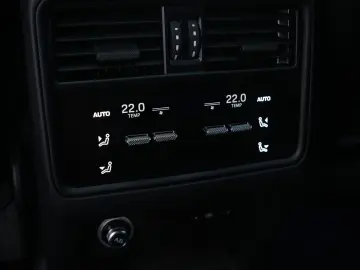 E-Hybrid Coupé PDISPLAY-ACC-LUFTF-PANO-BOSE-22RS