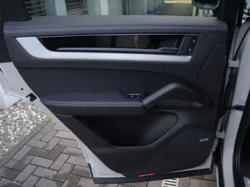 E-Hybrid Coupé PDISPLAY-ACC-LUFTF-PANO-BOSE-22RS