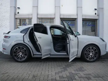 E-Hybrid Coupé PDISPLAY-ACC-LUFTF-PANO-BOSE-22RS