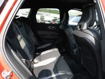 XC60 B4 R Design 2WD PDC SHZ NAVI KAMERA LED AHK