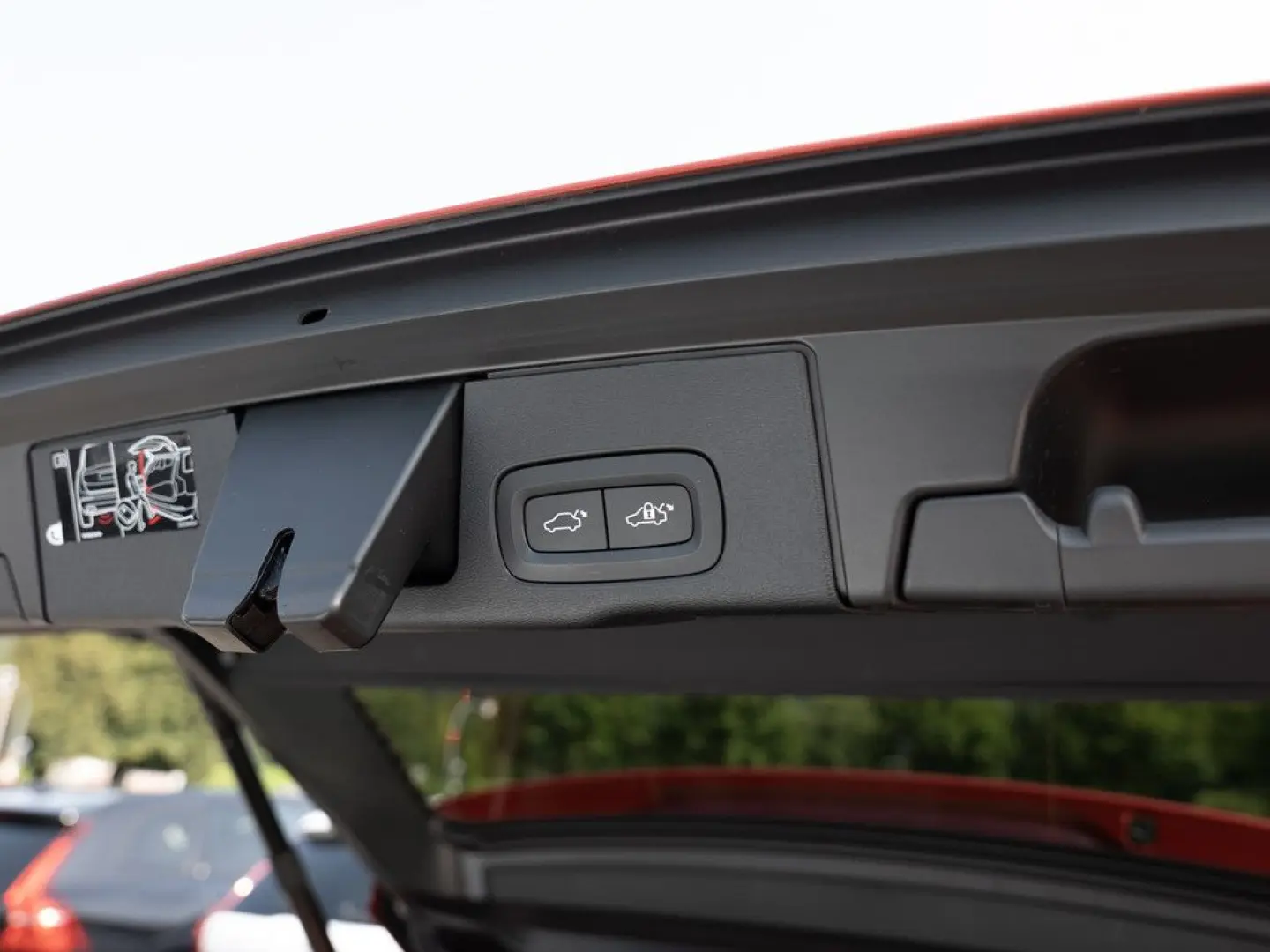 XC60 B4 R Design 2WD PDC SHZ NAVI KAMERA LED AHK