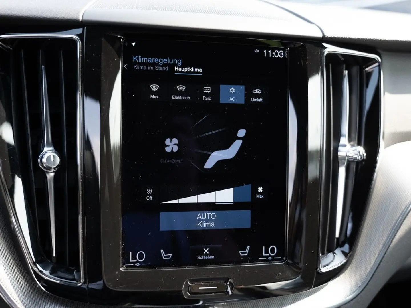 XC60 B4 R Design 2WD PDC SHZ NAVI KAMERA LED AHK