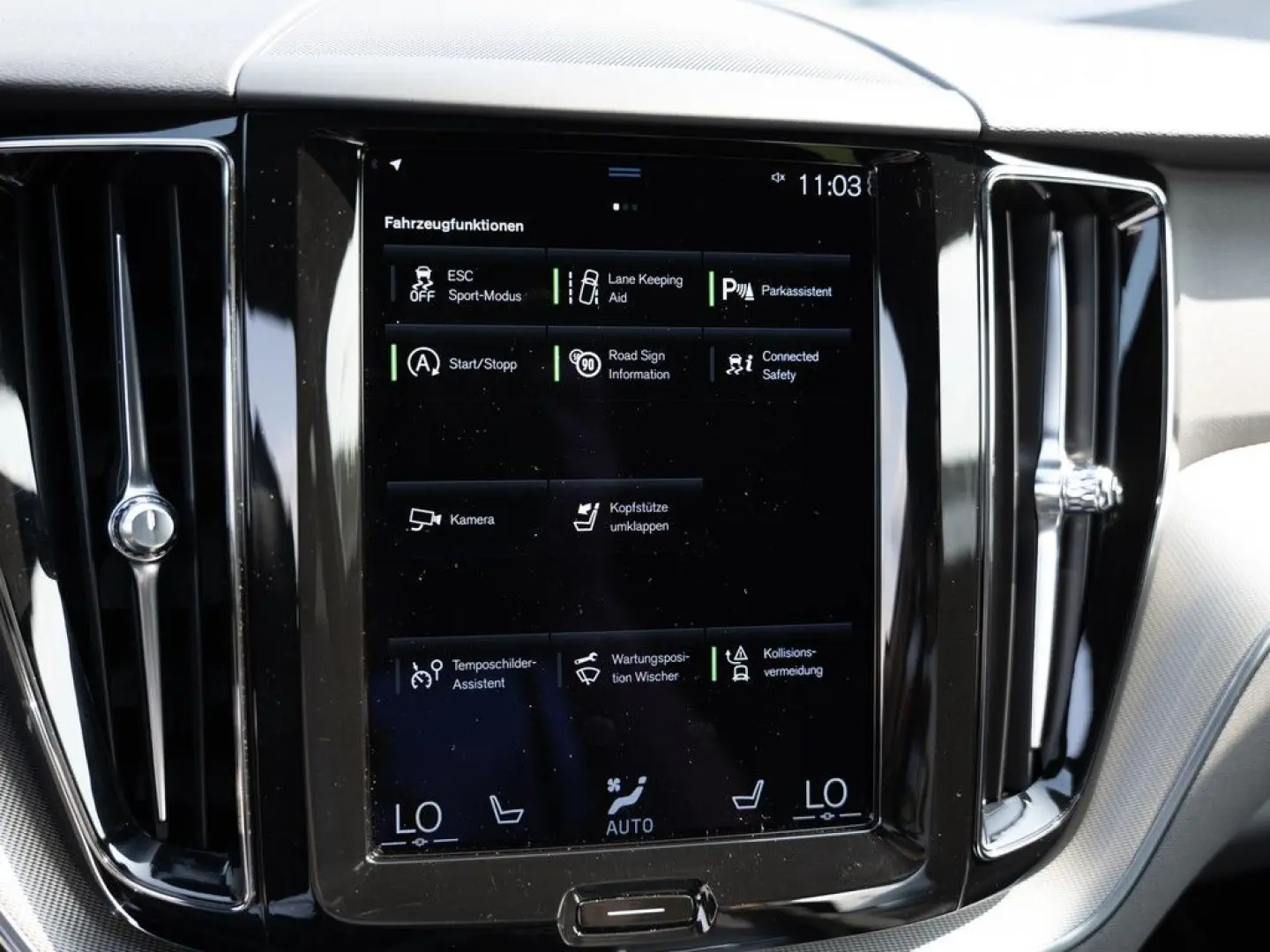 XC60 B4 R Design 2WD PDC SHZ NAVI KAMERA LED AHK