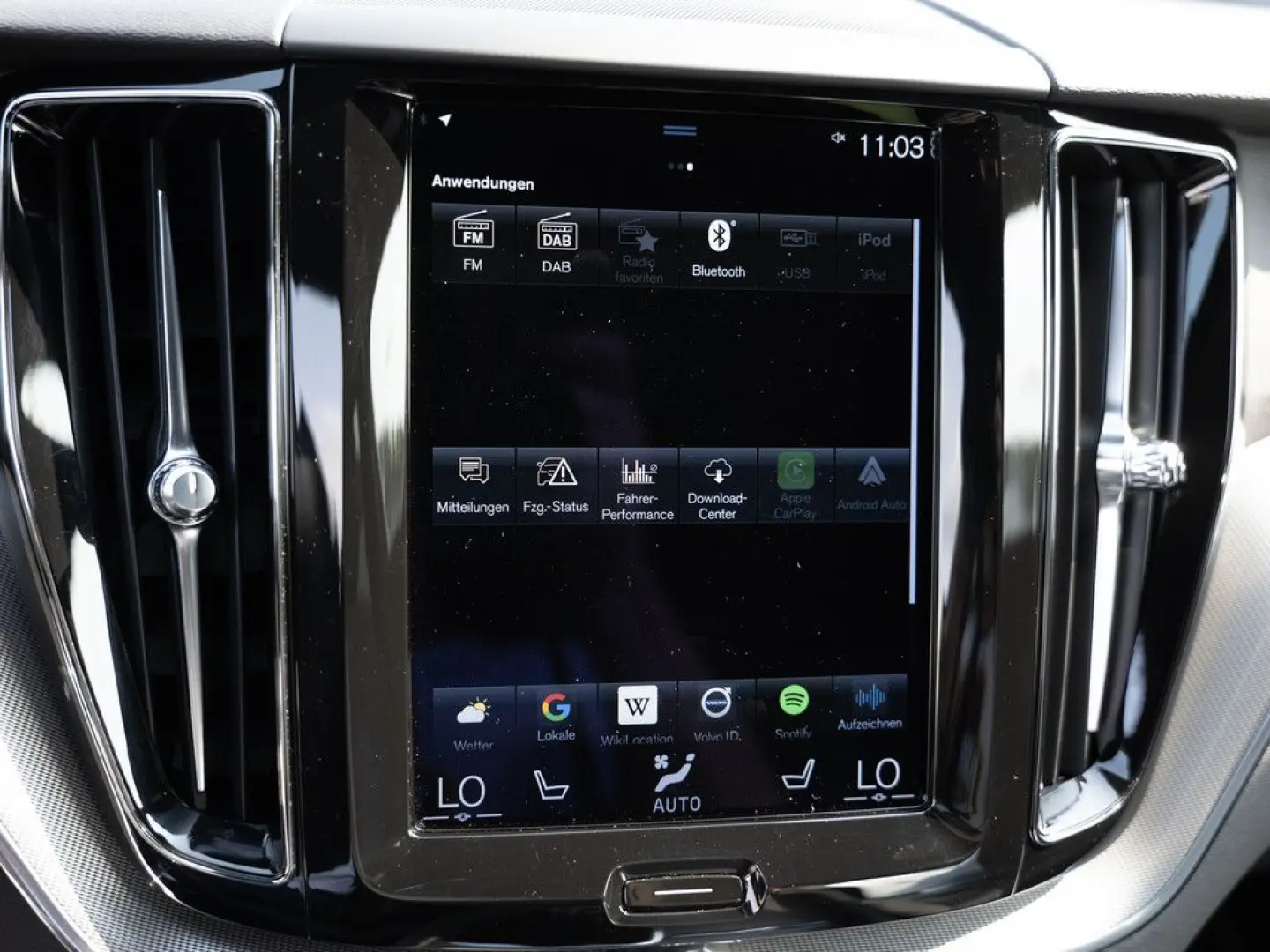 XC60 B4 R Design 2WD PDC SHZ NAVI KAMERA LED AHK