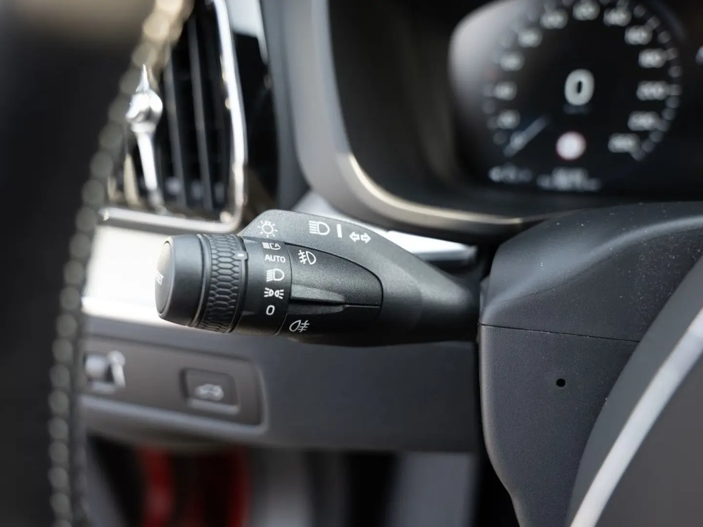 XC60 B4 R Design 2WD PDC SHZ NAVI KAMERA LED AHK