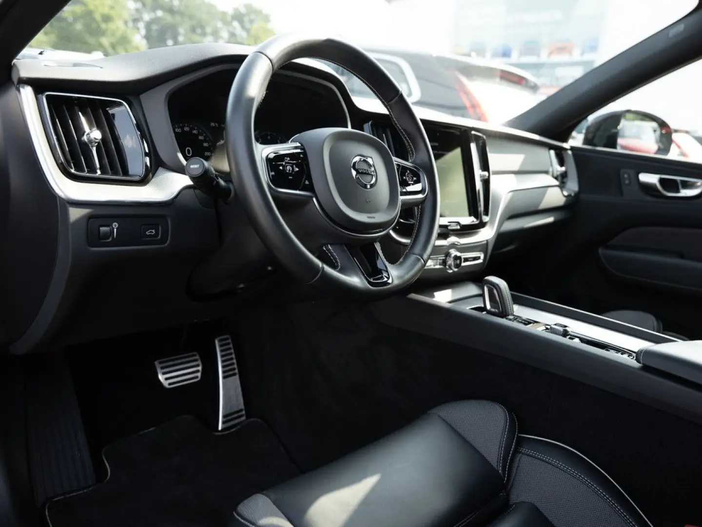 XC60 B4 R Design 2WD PDC SHZ NAVI KAMERA LED AHK
