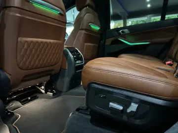 X7 xDrive 40 d /SKY LOUNGE / Iconic Glow / 1HAND