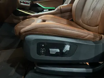 X7 xDrive 40 d /SKY LOUNGE / Iconic Glow / 1HAND