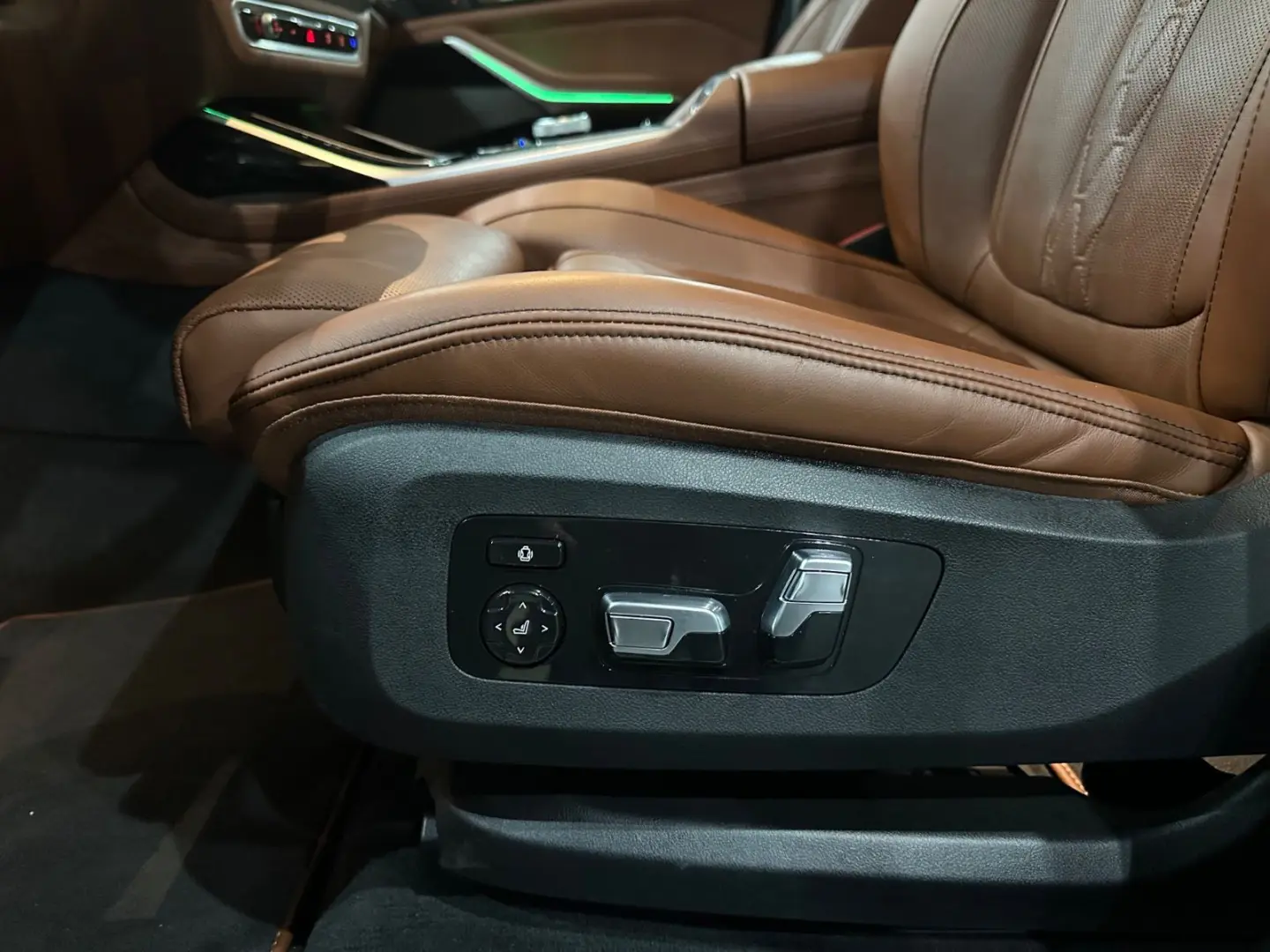 X7 xDrive 40 d /SKY LOUNGE / Iconic Glow / 1HAND
