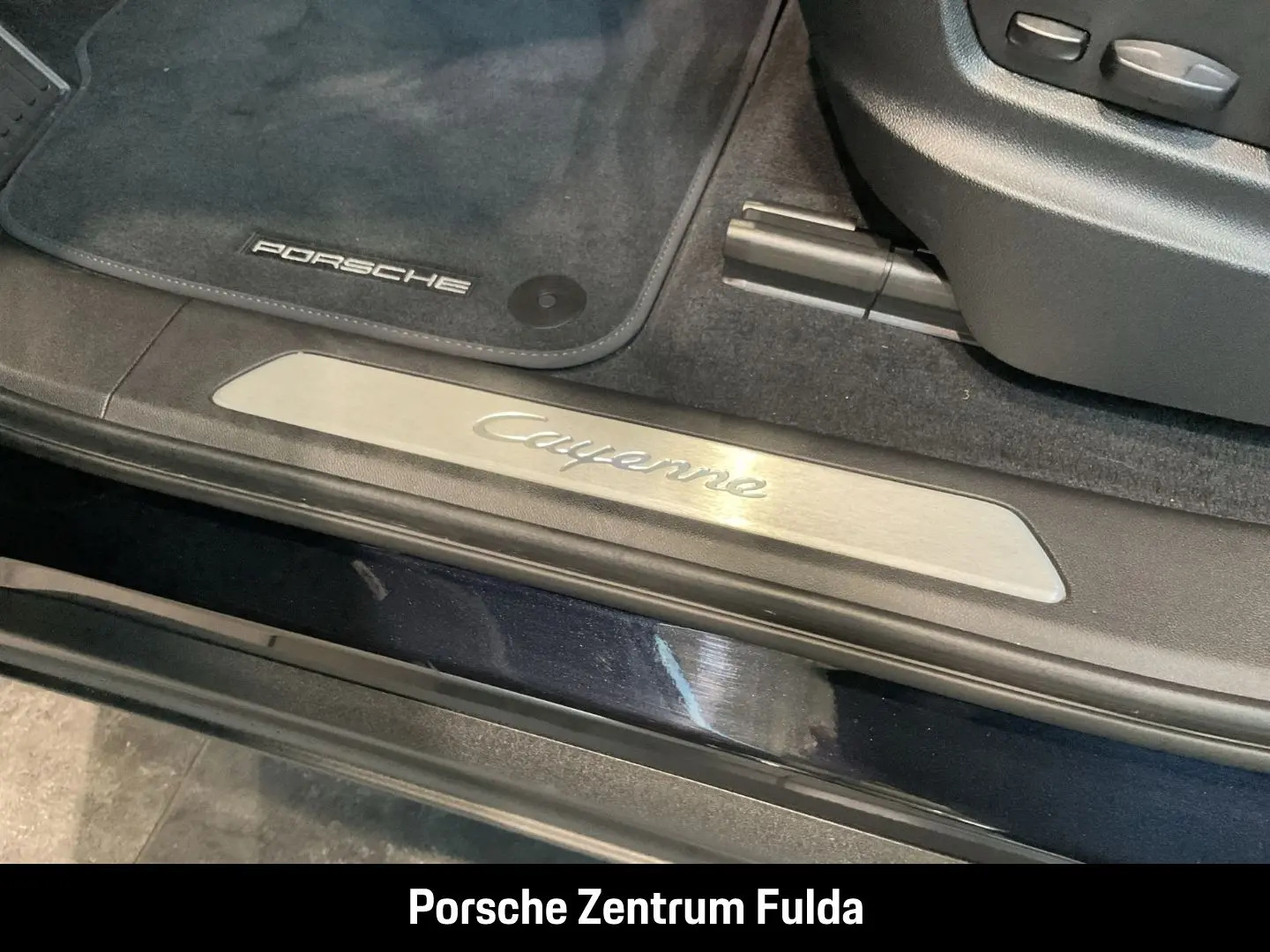 Cayenne E-Hybrid BOSE Panoramadach LED-Matrix