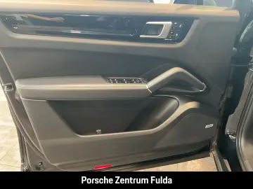 Cayenne E-Hybrid BOSE Panoramadach LED-Matrix