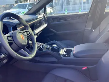 Porsche Cayenne Coupe GTS,artik/3 display,22