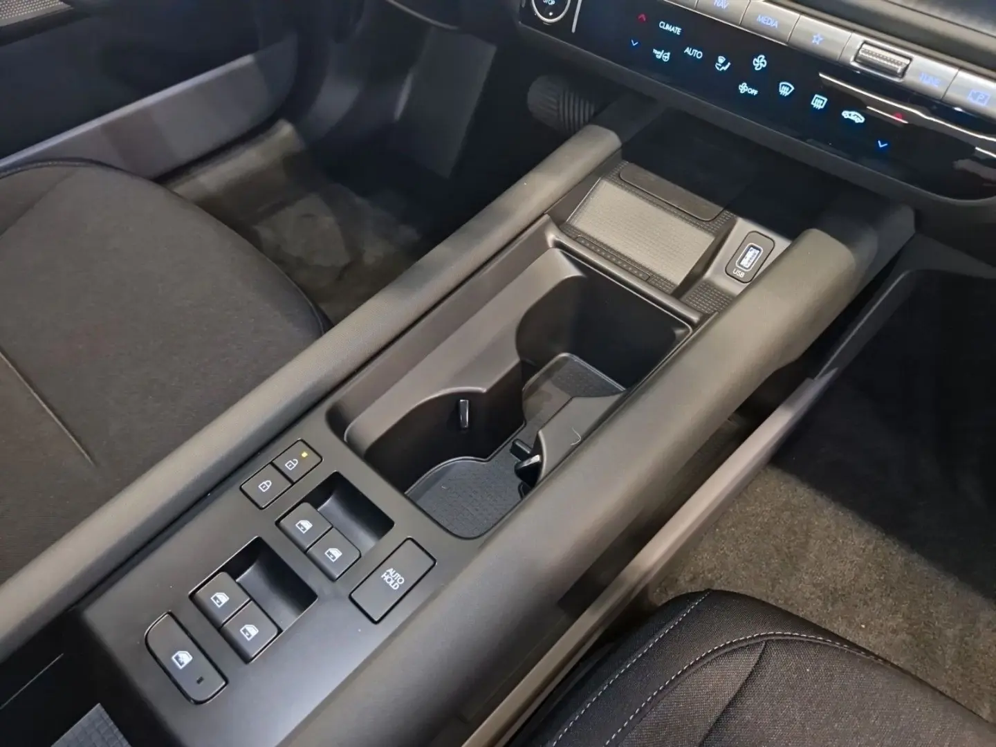 IONIQ6 4WD 77,4 kWh Batt.(325PS) TECHNIK-Paket