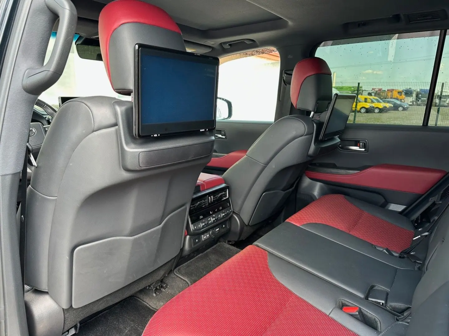 LAND CRUISER 300 4x4, COMBI VIN 466