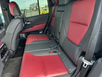 LAND CRUISER 300 4x4, COMBI VIN 466