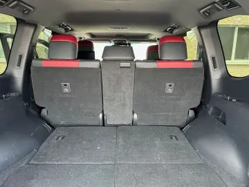 LAND CRUISER 300 4x4, COMBI VIN 466