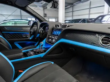Bentayga 4.0 V8 S / Naim / All Terrain Spec.