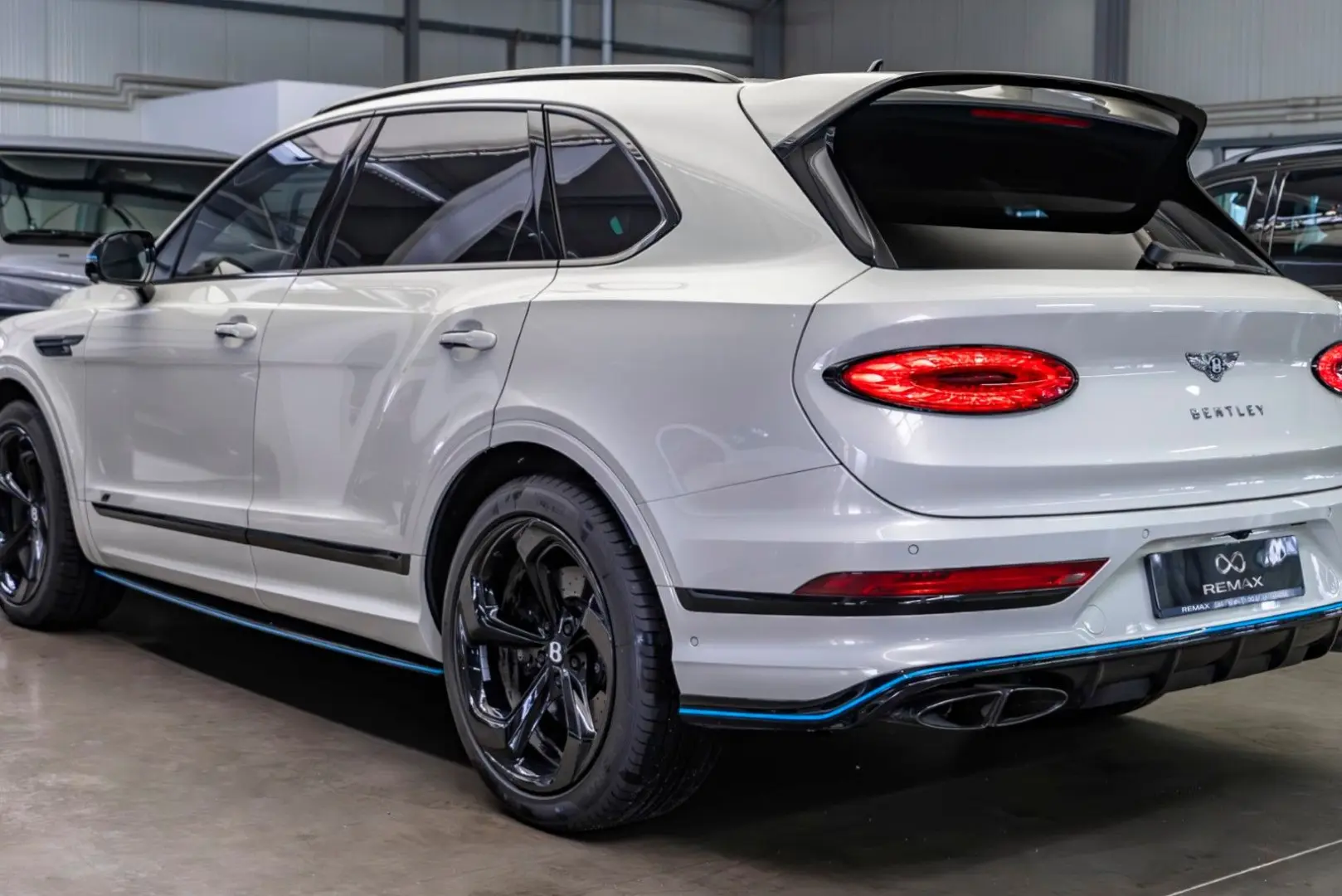 Bentayga 4.0 V8 S / Naim / All Terrain Spec.
