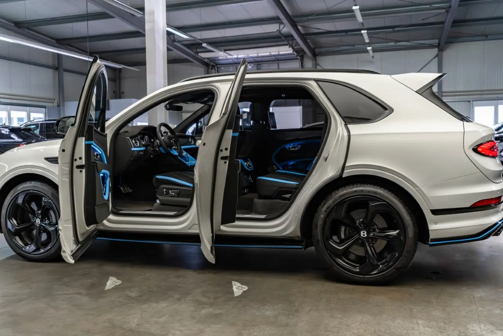Bentayga 4.0 V8 S / Naim / All Terrain Spec.
