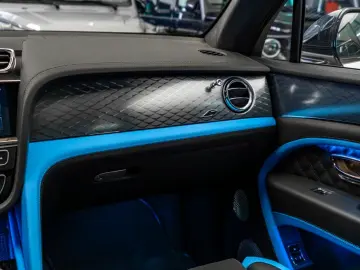 Bentayga 4.0 V8 S / Naim / All Terrain Spec.