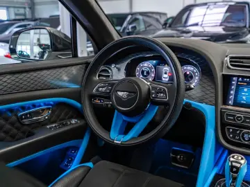 Bentayga 4.0 V8 S / Naim / All Terrain Spec.