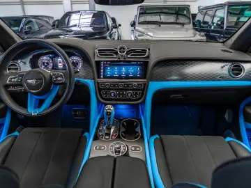 Bentayga 4.0 V8 S / Naim / All Terrain Spec.