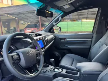 Toyota TOYOTA HILUX 2.8 D-4D 4x4 Invincible MHEV (Automată)