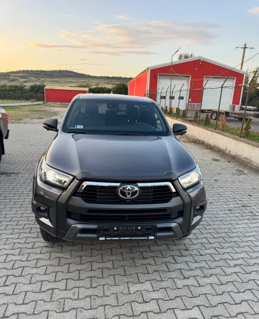 Toyota TOYOTA HILUX 2.8 D-4D 4x4 Invincible MHEV (Automată)