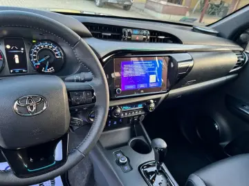 Toyota TOYOTA HILUX 2.8 D-4D 4x4 Invincible MHEV (Automată)