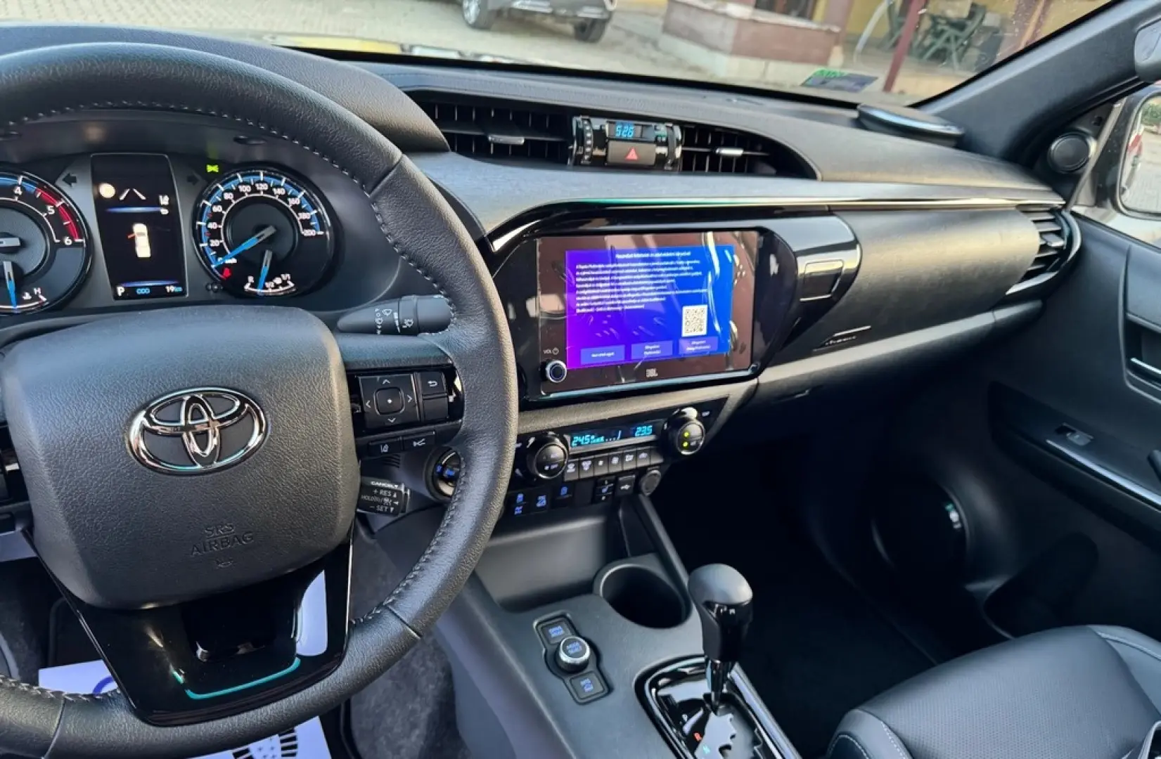 Toyota TOYOTA HILUX 2.8 D-4D 4x4 Invincible MHEV (Automată)