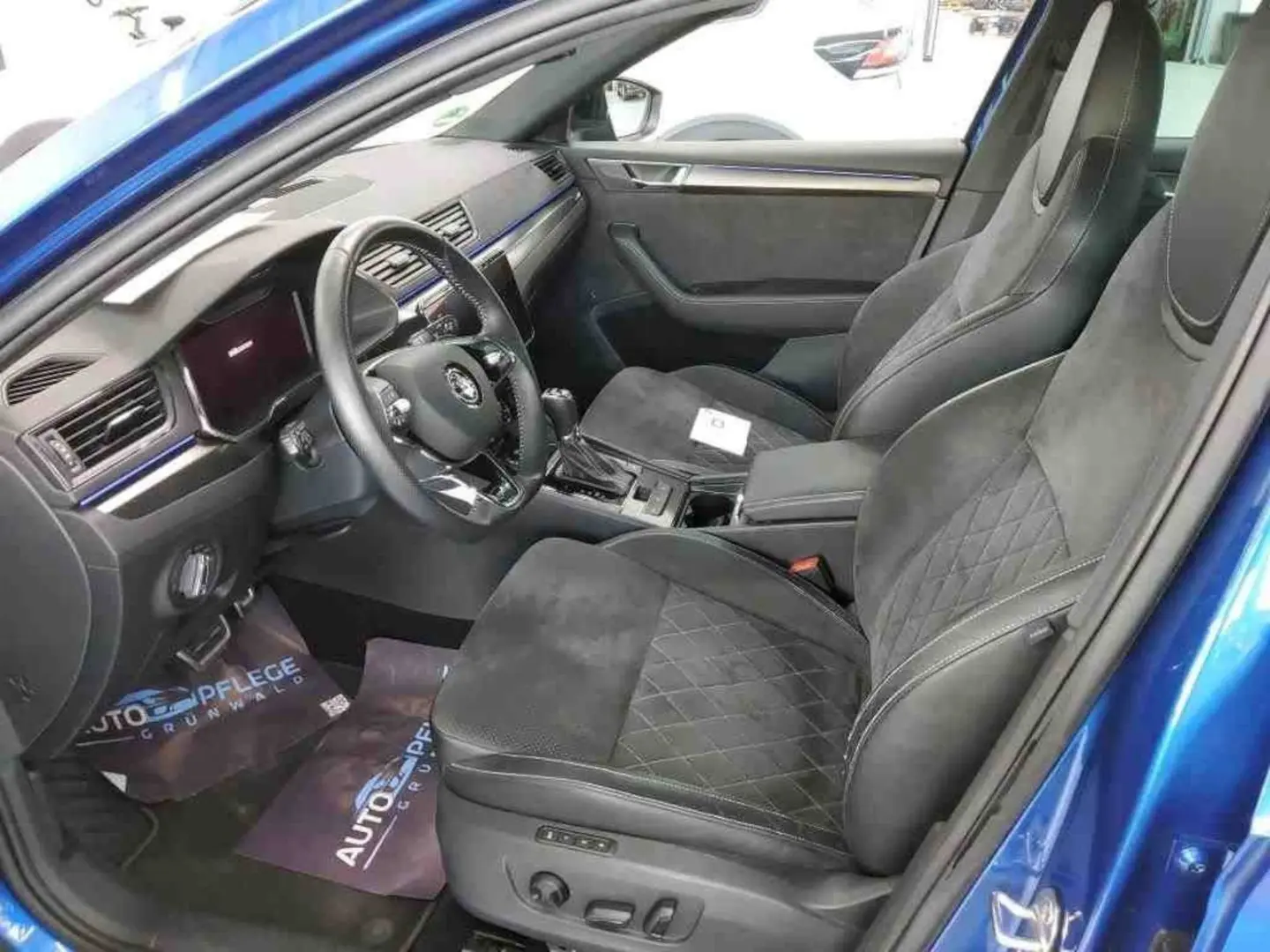Superb Lim 4x4 SPORTLINE*PANO*CANTON*ViCo*MATRIX