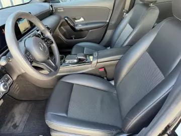 CLA 200 d CLA -Klasse*BUSINES*AHK*NAVI*TEIL-LEDE