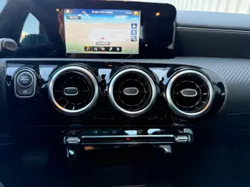 CLA 200 d CLA -Klasse*BUSINES*AHK*NAVI*TEIL-LEDE