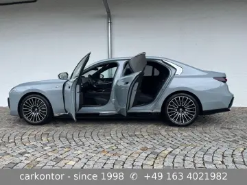i7 xDr. 60 *M SPORT*THEATRE*LOUNGE SEAT*AUT DOOR