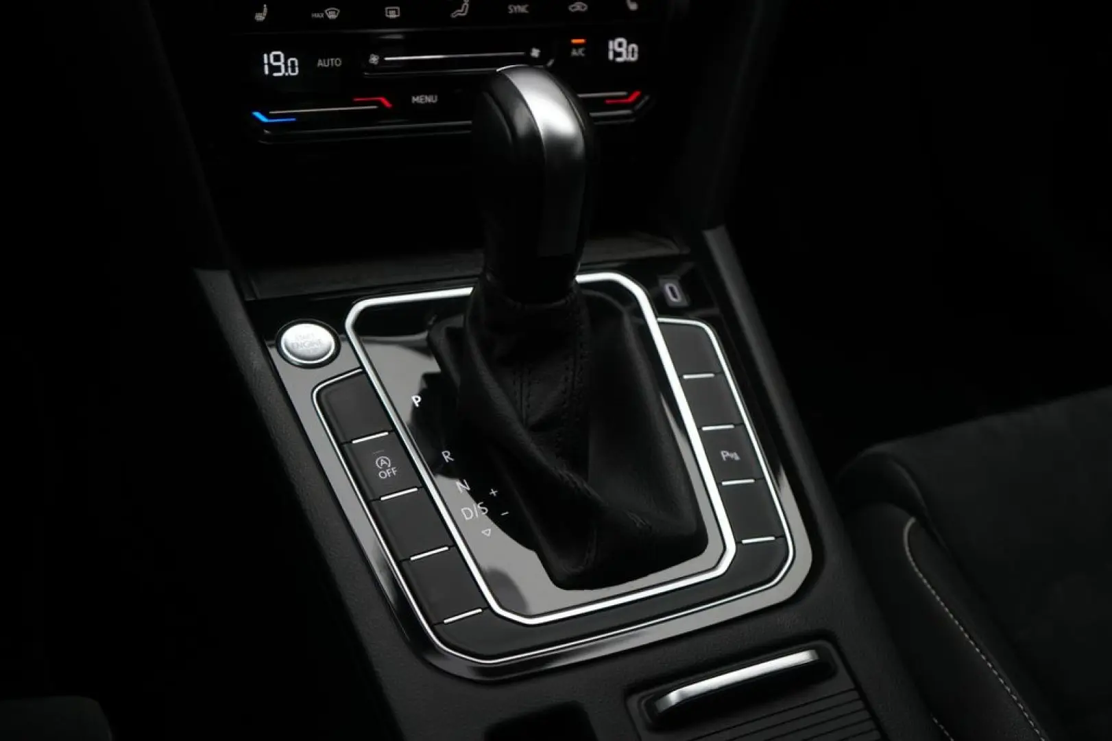 VW Passat 2.0 TSI DSG | Elegance | Navi | Virtual Cockpit