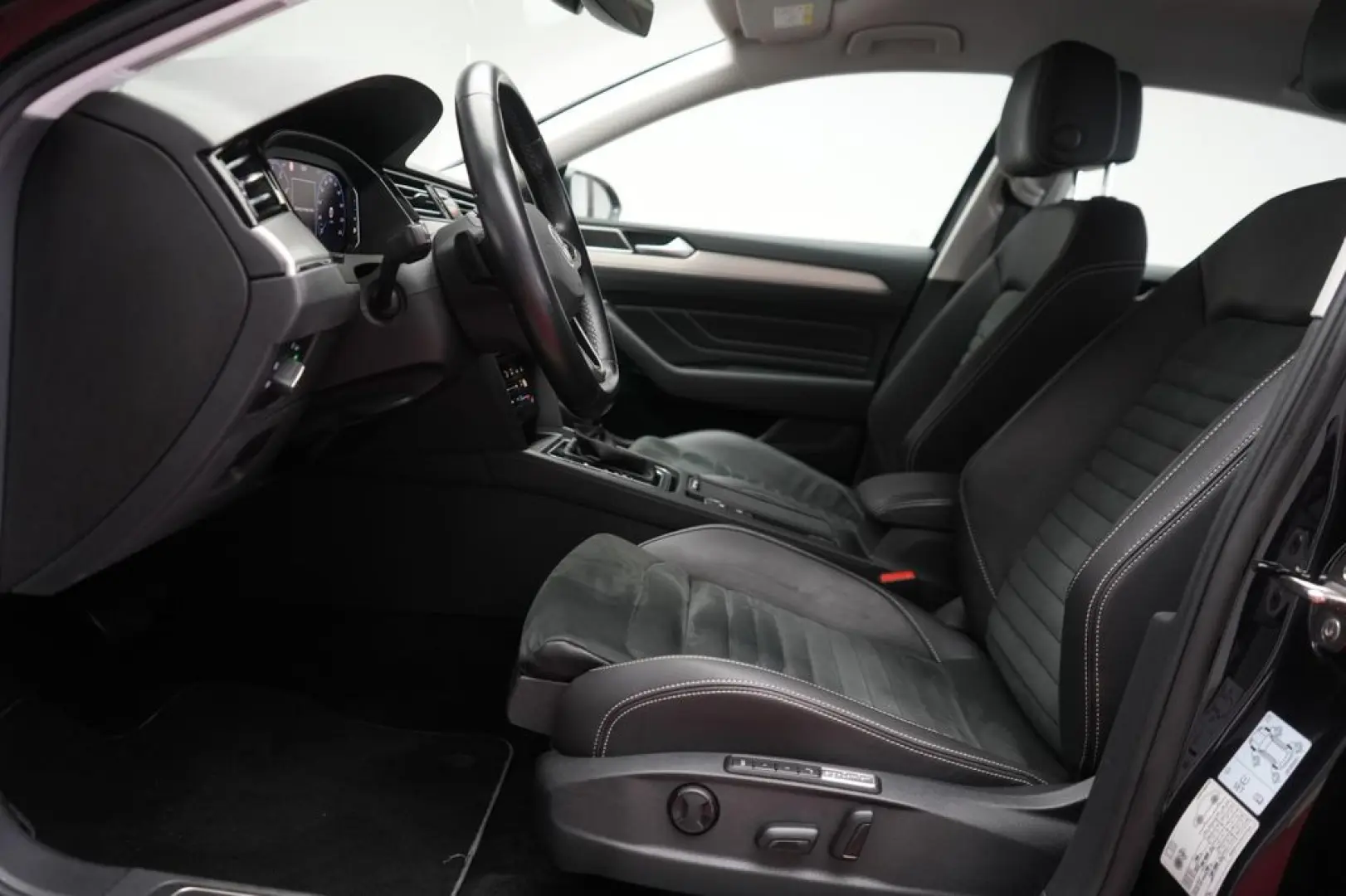 VW Passat 2.0 TSI DSG | Elegance | Navi | Virtual Cockpit