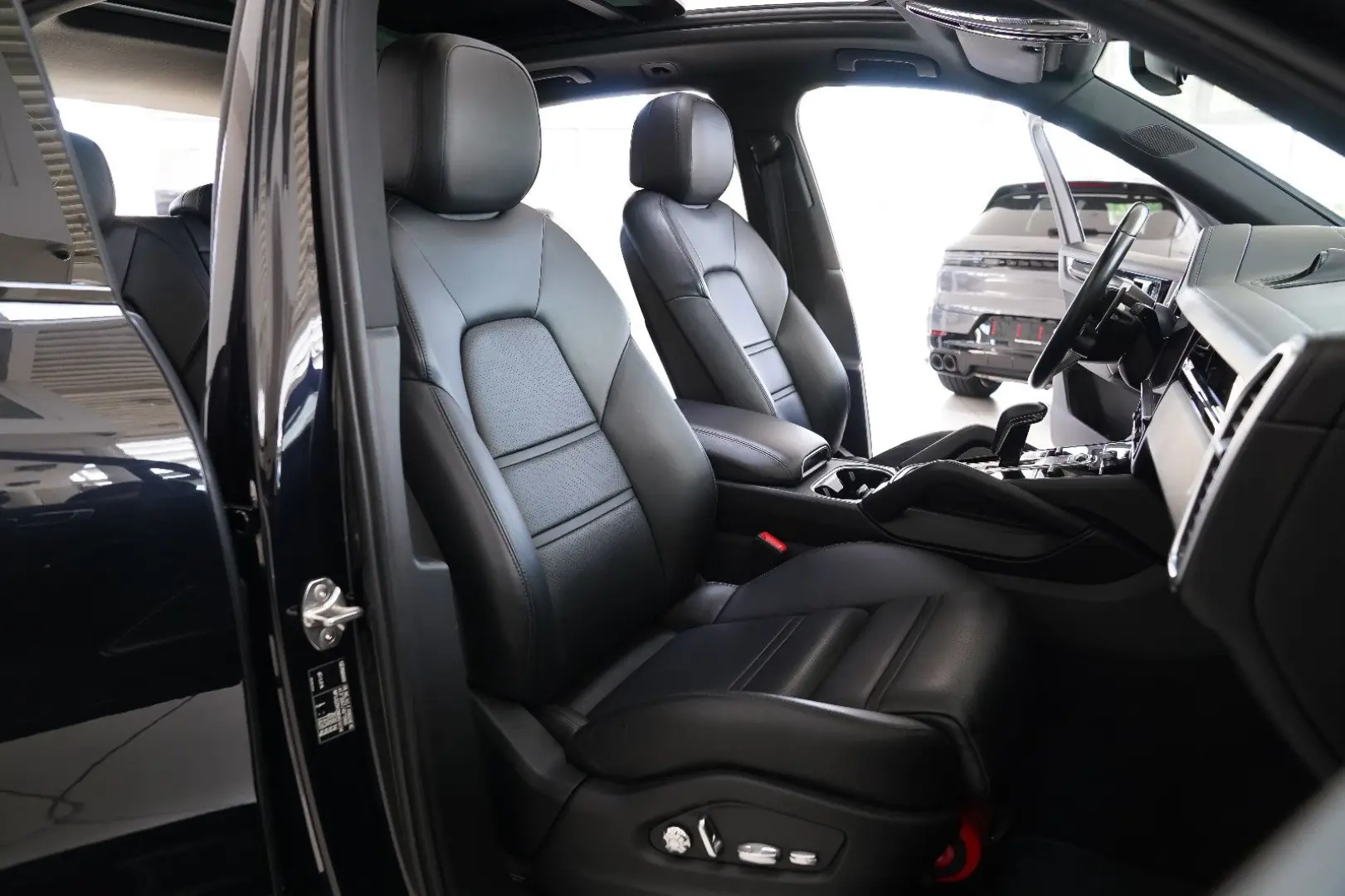 Cayenne E-Hybrid SportDesign Pano Burmester® 3D