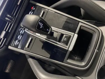 Cayenne E-Hybrid HuD Pano Bose LED Leder Luftfd.