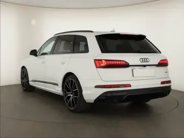 Q7