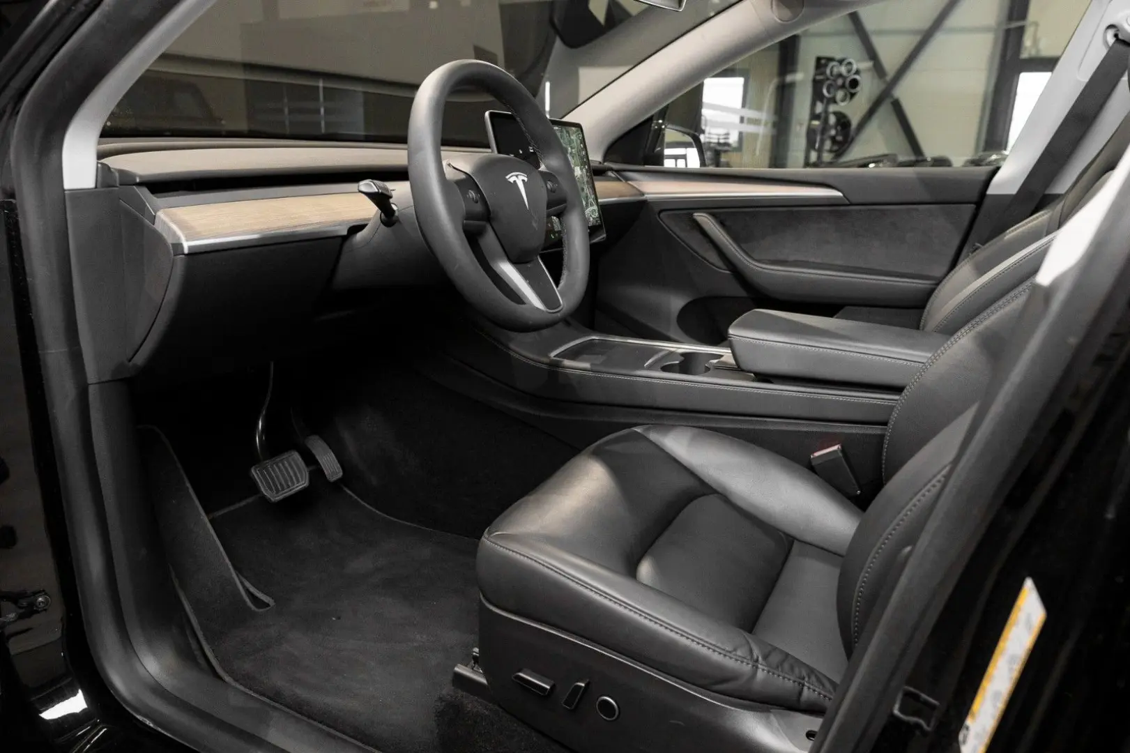 Model Y Basis RWD