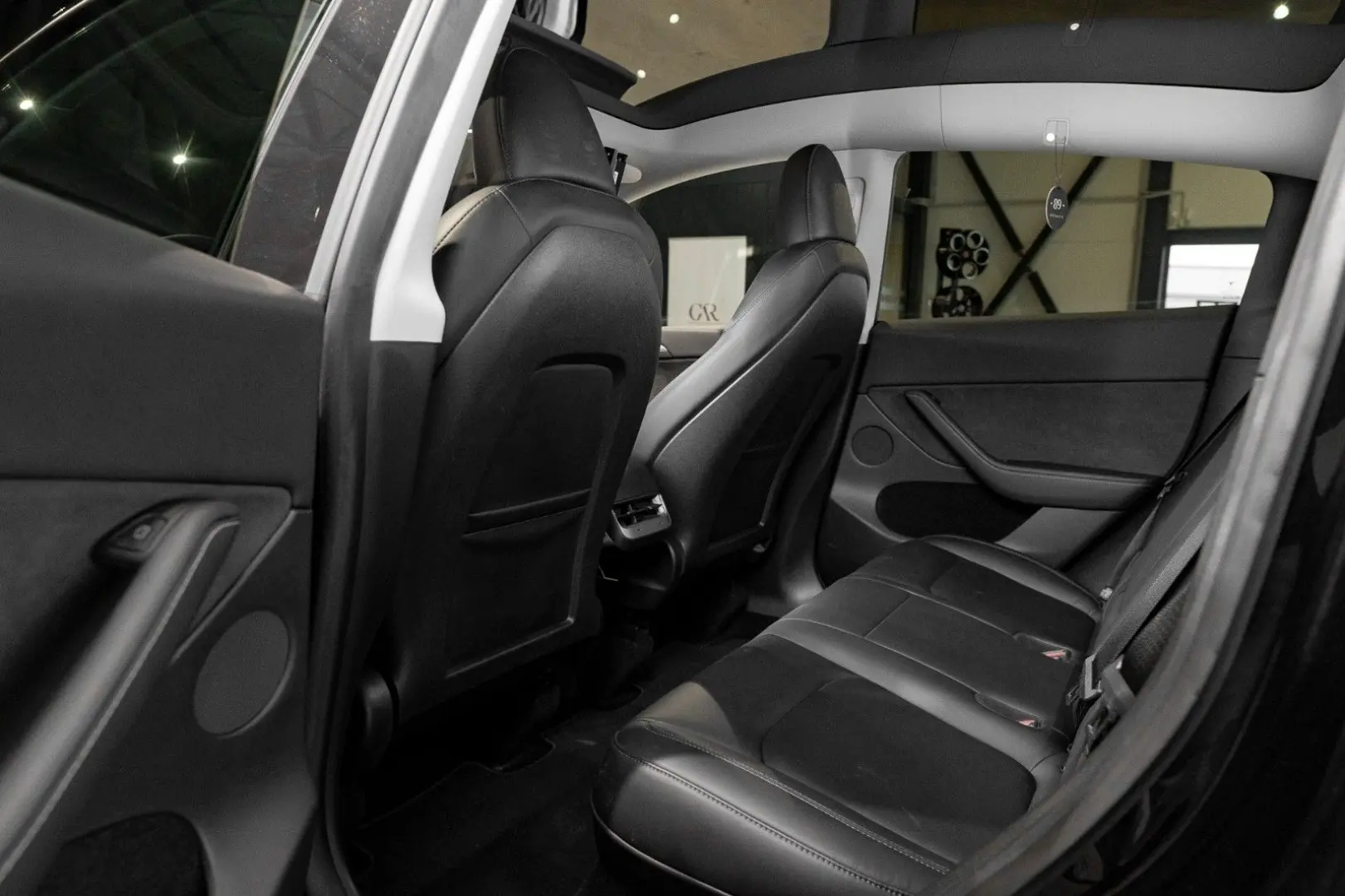 Model Y Basis RWD