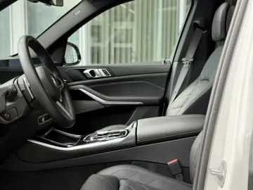 X5 40d xDrive M-SPORT LEDER Panorama 1. Hand