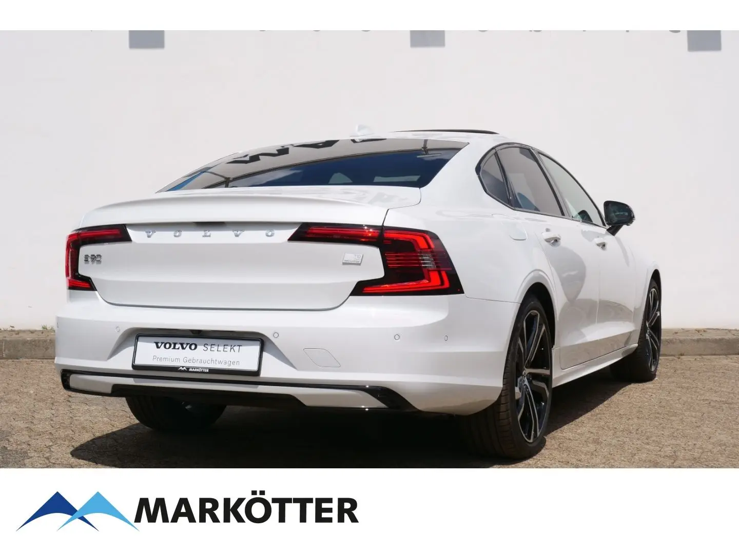S90 T8 Recharge AWD Ultimate Dark Four-C/B&W