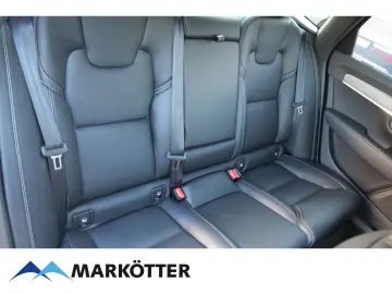S90 T8 Recharge AWD Ultimate Dark Four-C/B&W