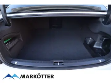 S90 T8 Recharge AWD Ultimate Dark Four-C/B&W