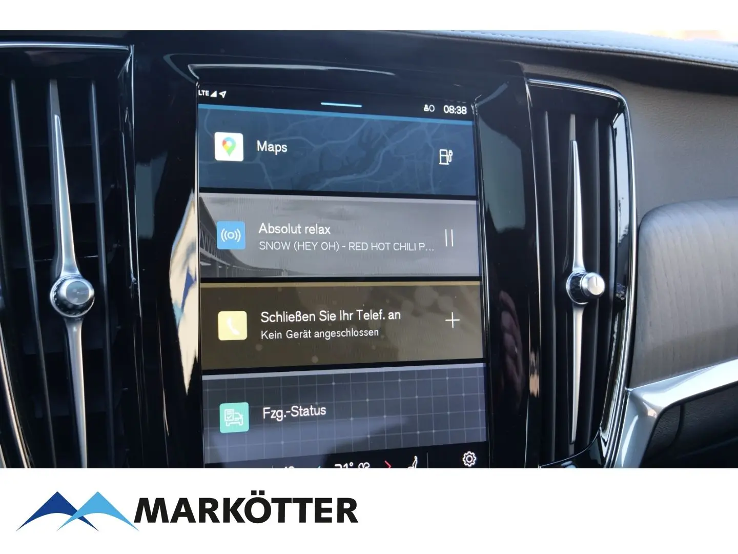 S90 T8 Recharge AWD Ultimate Dark Four-C/B&W
