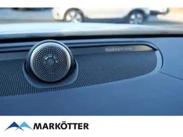 S90 T8 Recharge AWD Ultimate Dark Four-C/B&W