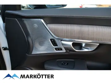 S90 T8 Recharge AWD Ultimate Dark Four-C/B&W