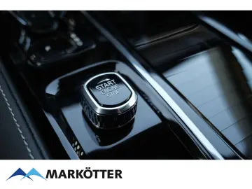 S90 T8 Recharge AWD Ultimate Dark Four-C/B&W